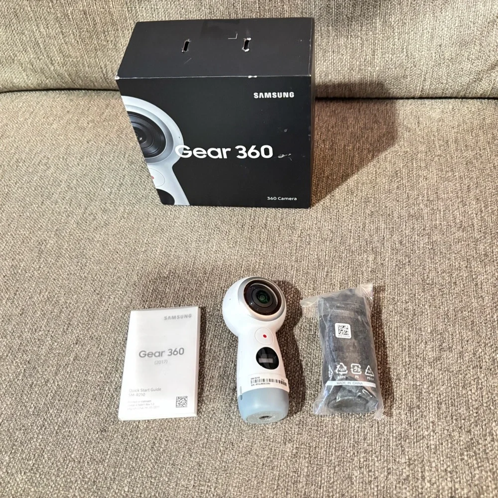 BRAND NEW: Samsung Gear 360 with Accessories